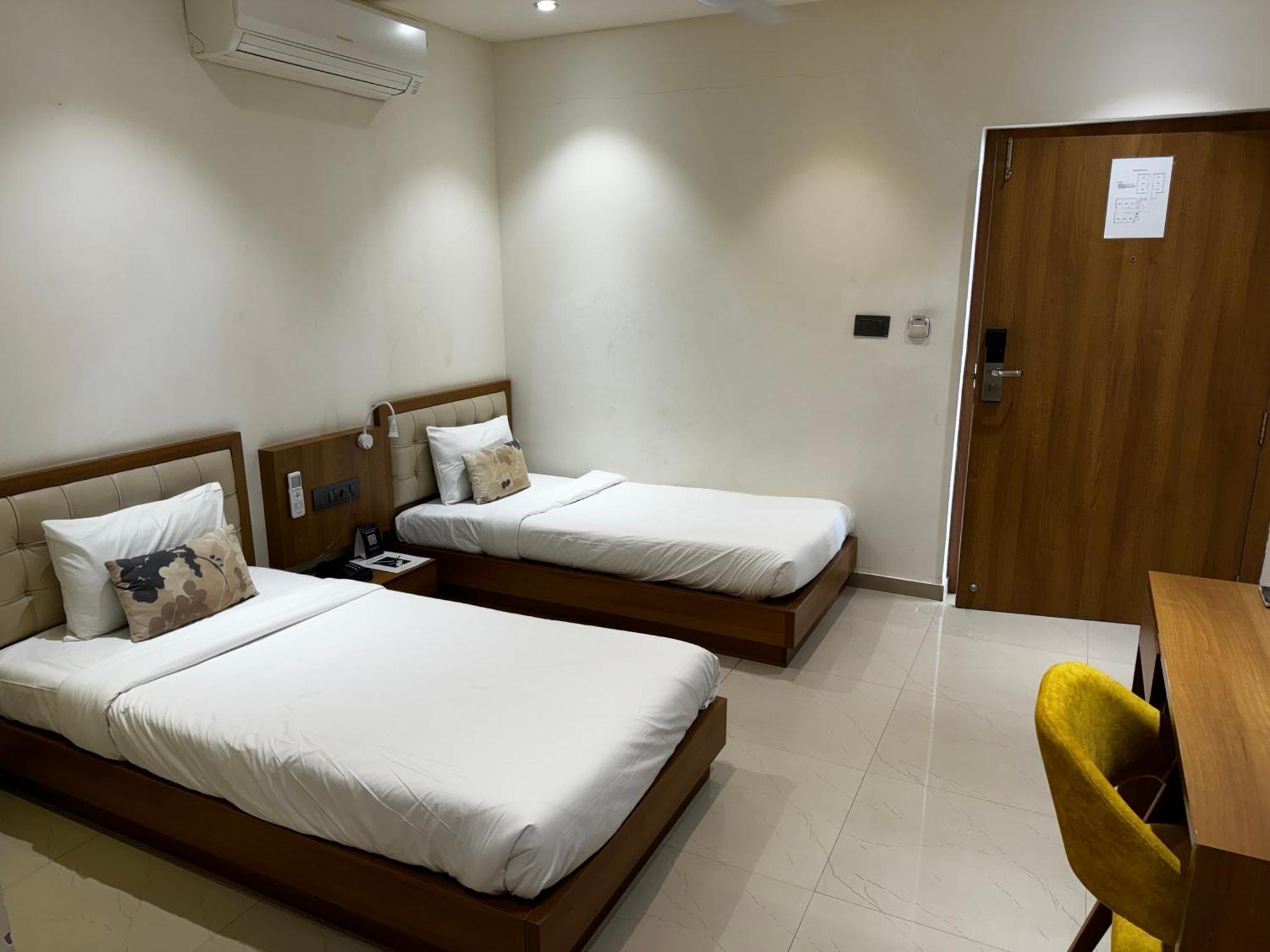 Siara Styles Amba Suites, Ґандінаґар Екстер'єр фото
