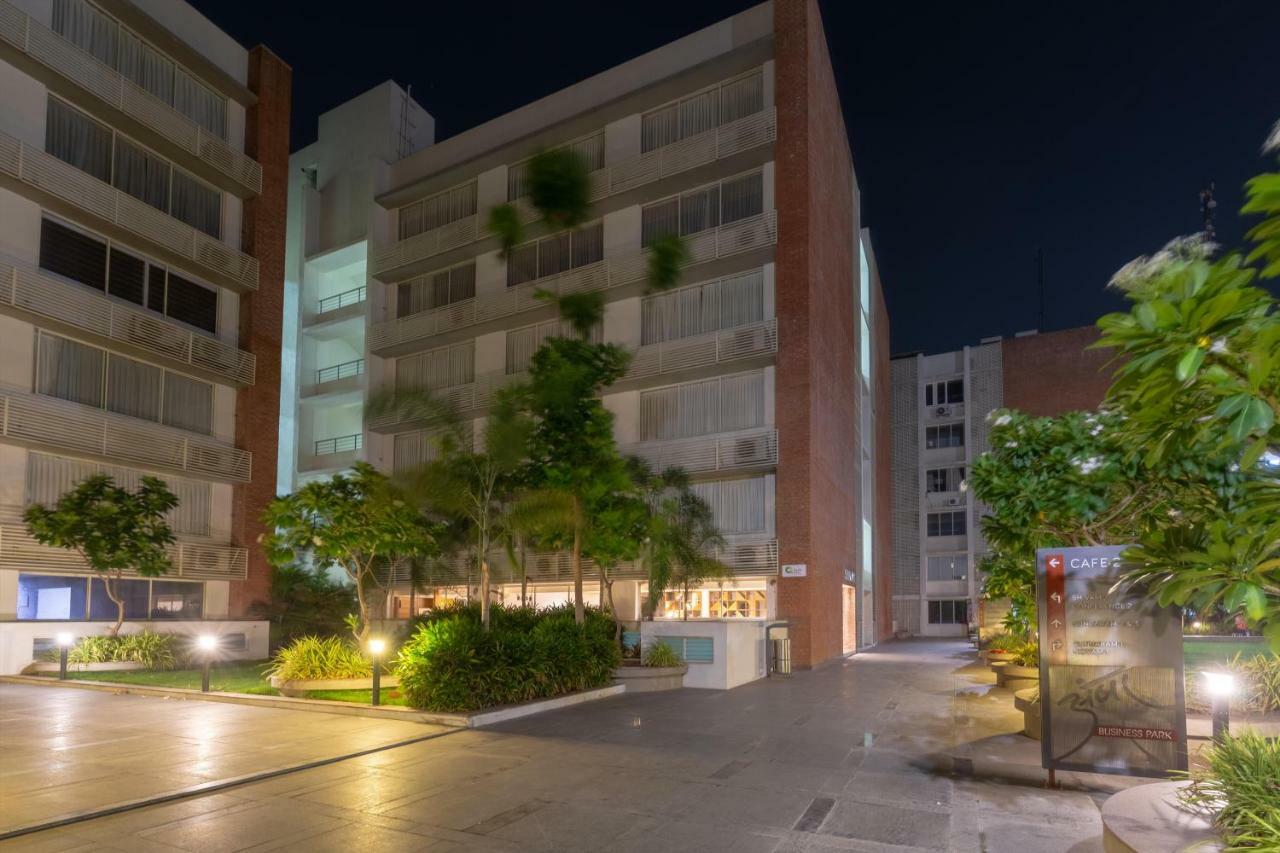 Siara Styles Amba Suites, Ґандінаґар Екстер'єр фото